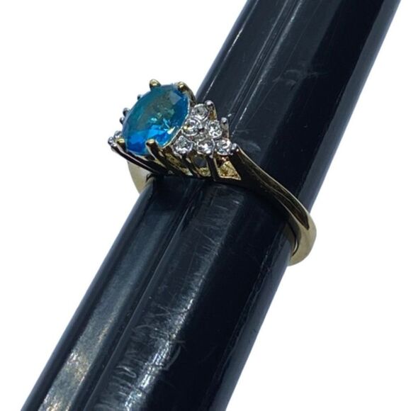 Stunning Sz 6 Gold Tone Blue Crystal Ring Made with Swarovski Crystals - Picture 10 of 11